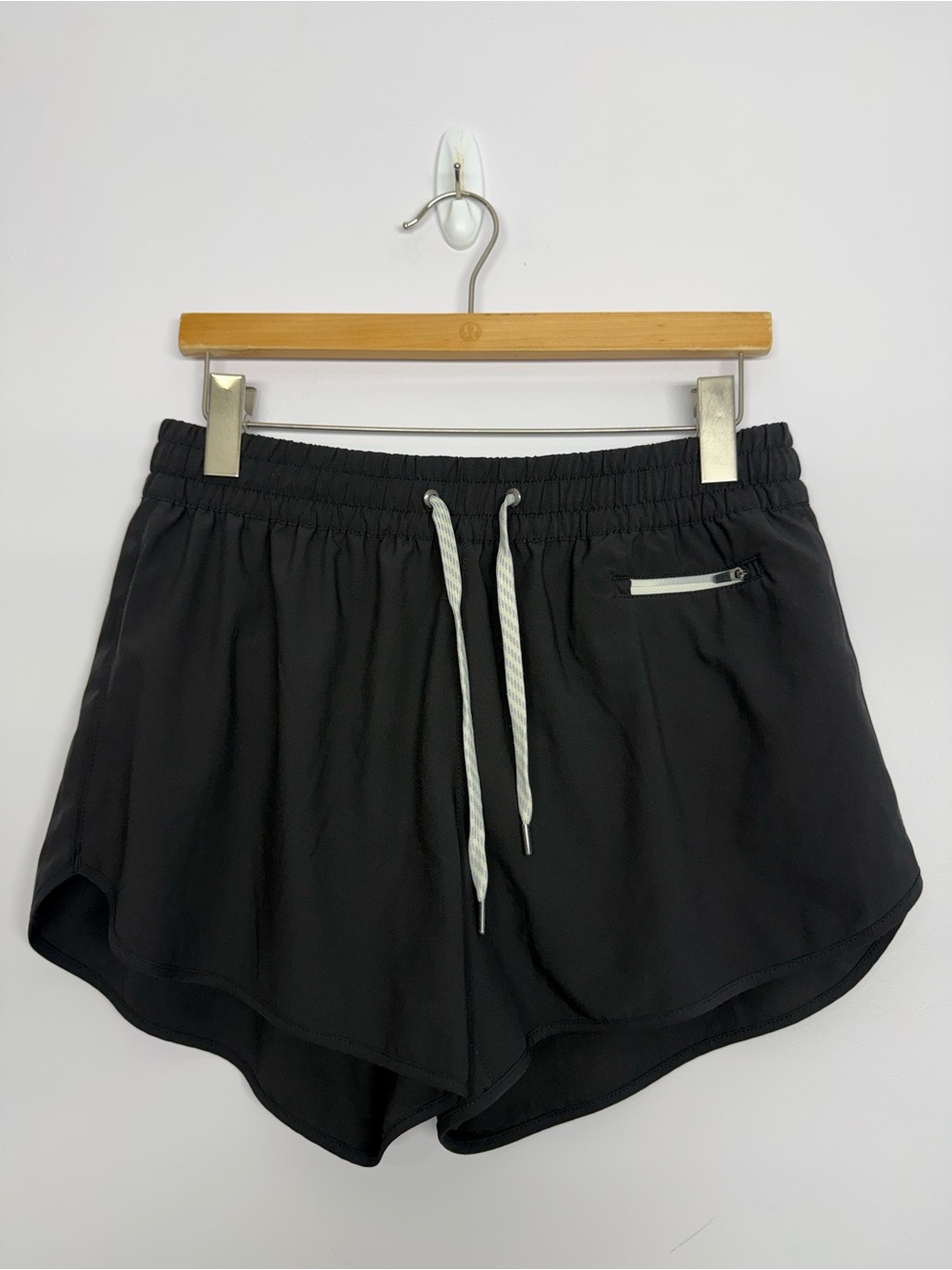 138: Vuori Clementine Short 2.0 4” Black Size Large
